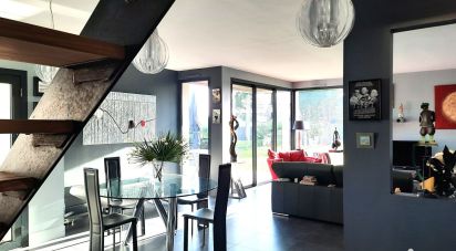 Architect house 5 rooms of 192 m² in Saint-Brice (16100)
