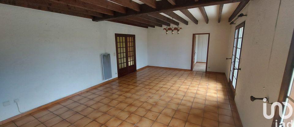 Traditional house 5 rooms of 98 m² in Labouheyre (40210)