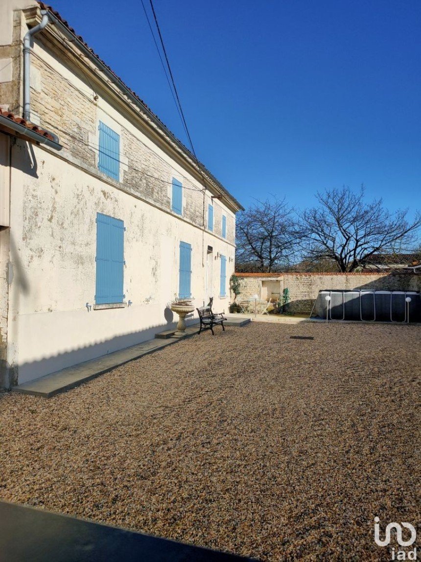 House 6 rooms of 120 m² in Cressé (17160)