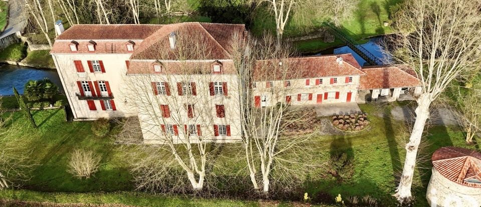 Castle 25 rooms of 1,500 m² in Saint-Palais (64120)
