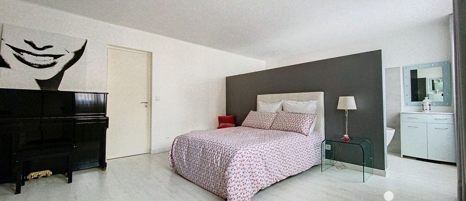 Appartement 5 pièces de 104 m² à LA VARENNE-SAINT-HILAIRE (94210)