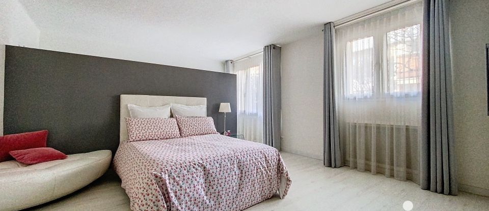 Apartment 5 rooms of 104 m² in LA VARENNE-SAINT-HILAIRE (94210)