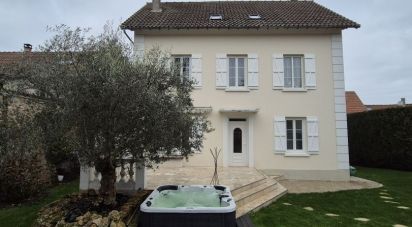 House 5 rooms of 160 m² in Lizy-sur-Ourcq (77440)