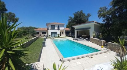 House 7 rooms of 192 m² in Nîmes (30900)