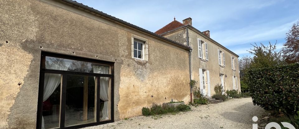 Maison traditionnelle 9 pièces de 336 m² à Pouillé (85570)