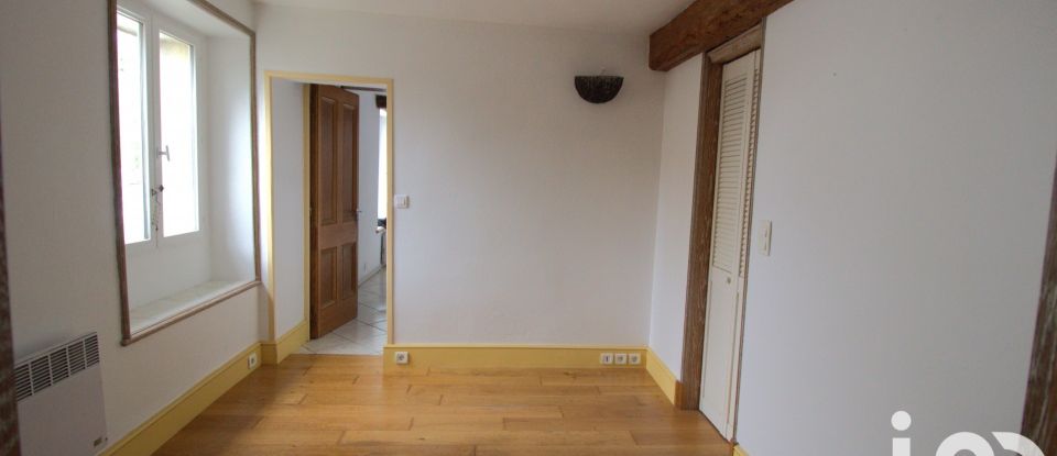 Apartment 2 rooms of 28 m² in Senlisse (78720)