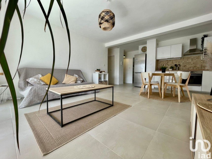 Appartement 2 pièces de 51 m² à La Londe-les-Maures (83250)