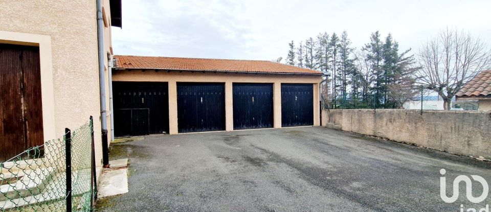 Building in Neulise (42590) of 530 m²