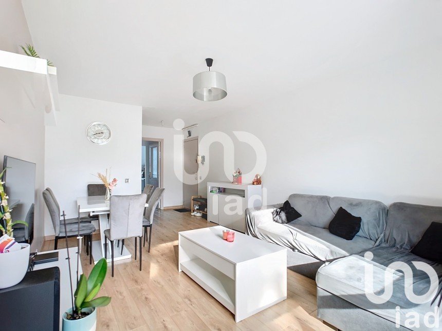 Apartment 3 rooms of 68 m² in Ris-Orangis (91130)