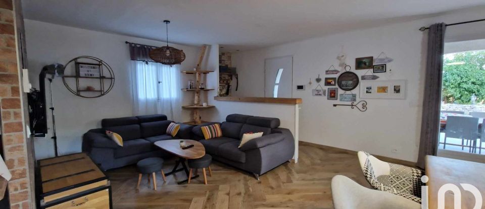Maison traditionnelle 8 pièces de 165 m² à Les Arcs (83460)