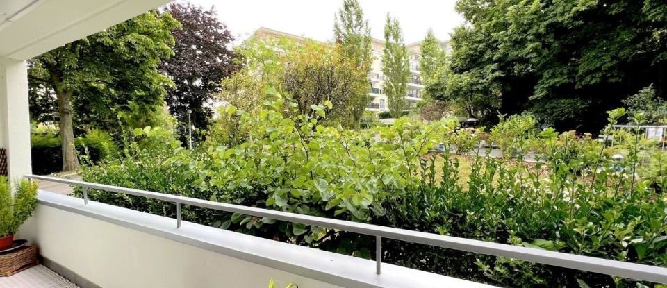Apartment 3 rooms of 70 m² in Châtillon (92320)