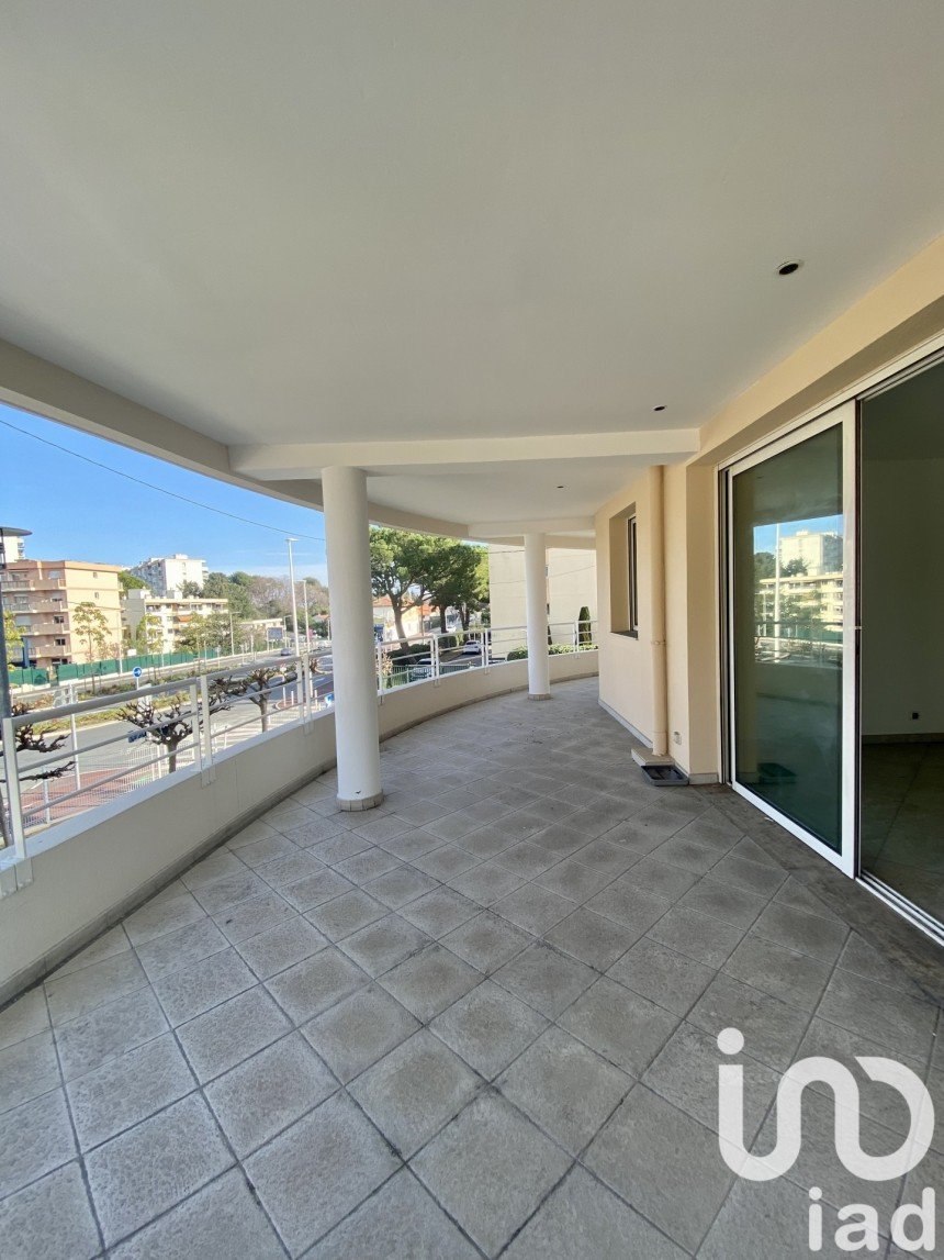 Appartement 3 pièces de 83 m² à Antibes (06600)
