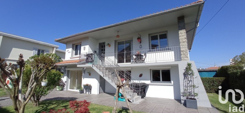 House 7 rooms of 160 m² in Anglet (64600)
