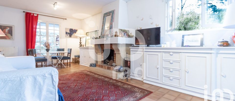 Maison traditionnelle 7 pièces de 121 m² à Charbonnières-les-Bains (69260)