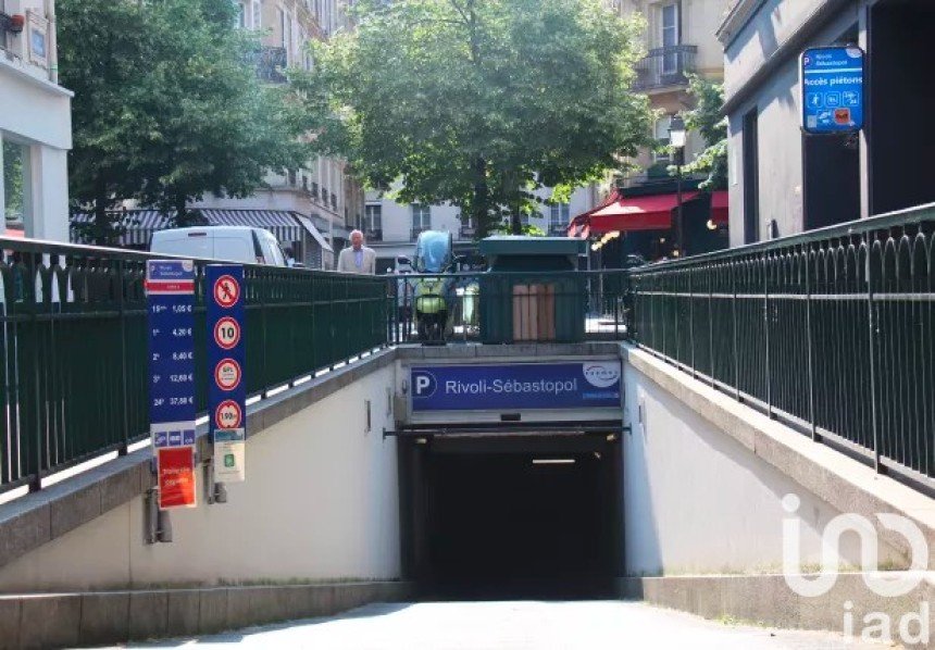 Parking of 10 m² in Paris (75004)