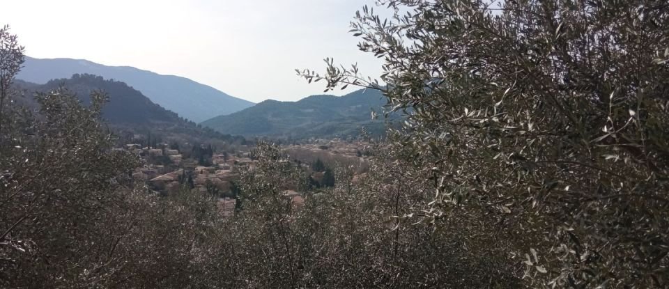 Land of 2,550 m² in Buis-les-Baronnies (26170)