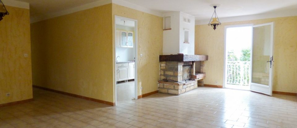 House 8 rooms of 175 m² in Le Muy (83490)