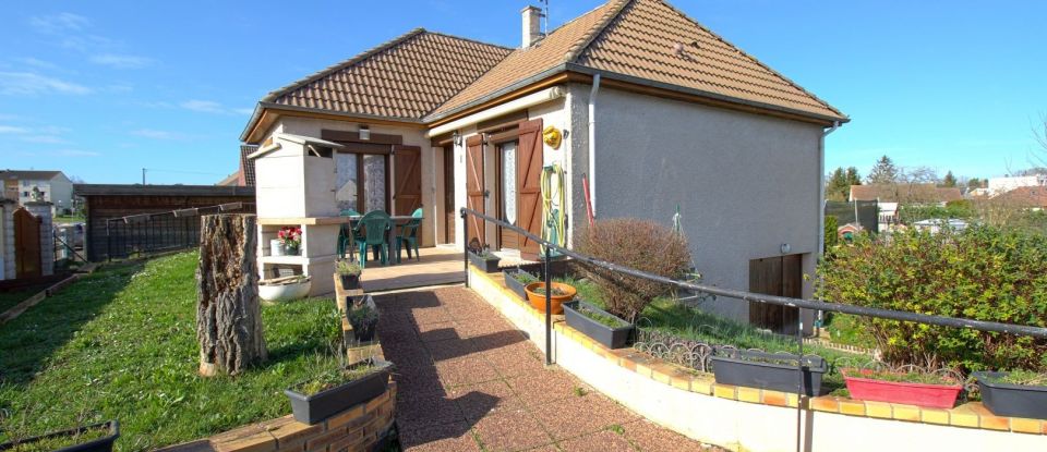 House 5 rooms of 68 m² in Puiseaux (45390)