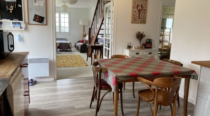 House 6 rooms of 181 m² in SAINT-GUENOLE (29760)