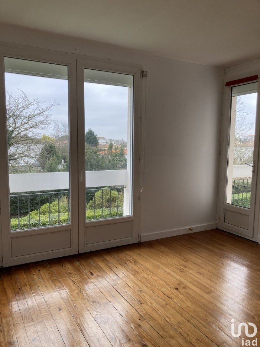 Apartment 3 rooms of 67 m² in Rochefort (17300)