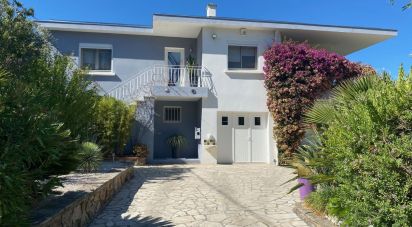 House 6 rooms of 113 m² in Six-Fours-les-Plages (83140)