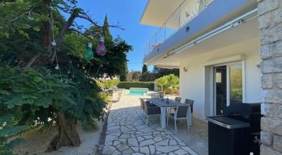 House 6 rooms of 113 m² in Six-Fours-les-Plages (83140)