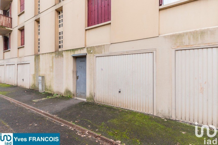Parking/garage/box de 13 m² à Sainte-Geneviève-des-Bois (91700)