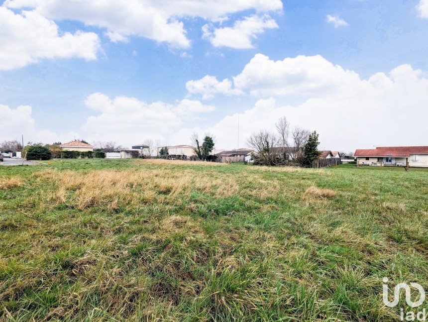 Land of 913 m² in Bassens (33530)