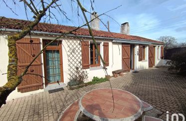 House 4 rooms of 107 m² in Saint Maurice Étusson (79150)