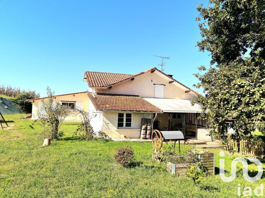Country house 10 rooms of 220 m² in Gamarde-les-Bains (40380)
