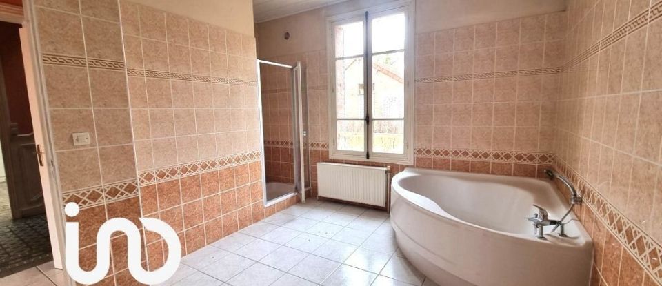House 6 rooms of 130 m² in Chauny (02300)