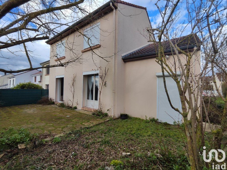 House 5 rooms of 90 m² in Fagnières (51510)