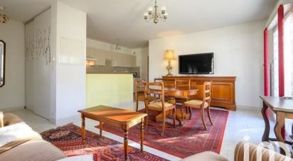 Apartment 3 rooms of 69 m² in La Rochelle (17000)