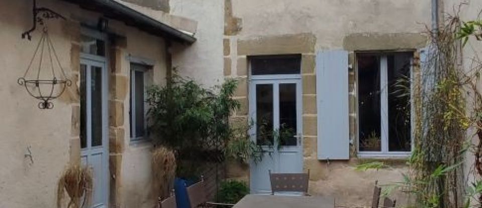 House 8 rooms of 190 m² in Le Montet (03240)