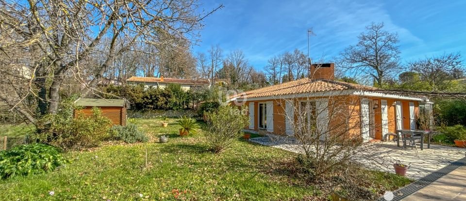 Traditional house 5 rooms of 128 m² in Saint-Paul-en-Forêt (83440)
