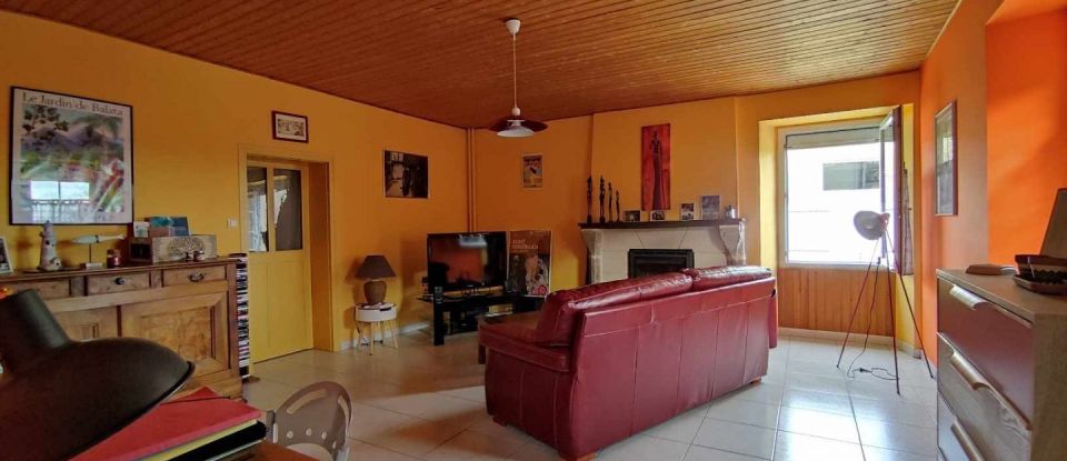 House 6 rooms of 196 m² in LE BREUIL-SOUS-ARGENTON (79150)