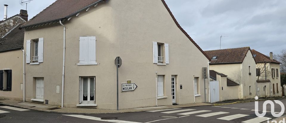 House 11 rooms of 127 m² in Ecquevilly (78920)