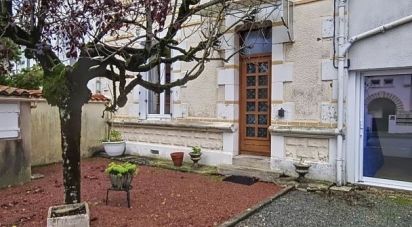 House 5 rooms of 102 m² in Niort (79000)