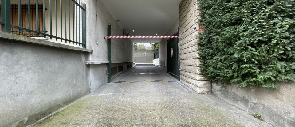 Parking of 44 m² in Pantin (93500)