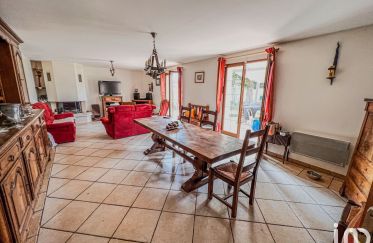 House 8 rooms of 175 m² in Bréval (78980)