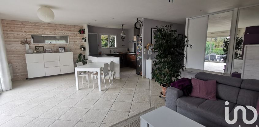 House 7 rooms of 160 m² in Le Pian-Médoc (33290)
