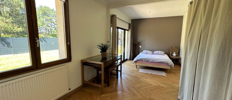 House 8 rooms of 216 m² in VEUZAIN-SUR-LOIRE (41150)