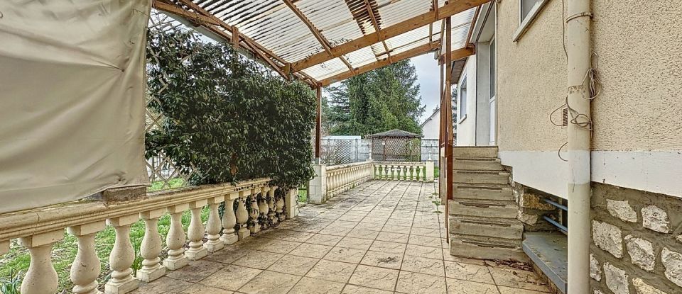 House 6 rooms of 115 m² in D'Huison-Longueville (91590)