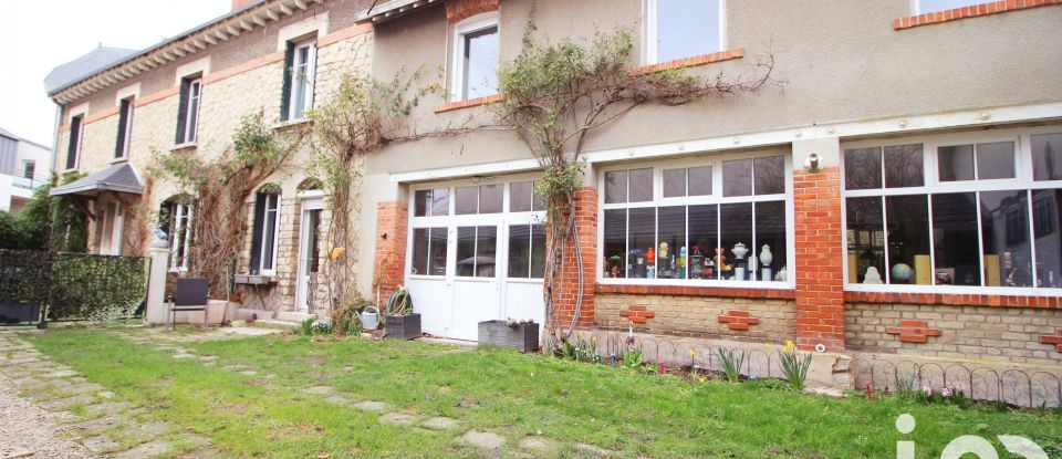 Mansion 11 rooms of 255 m² in Saint-Brice-Courcelles (51370)