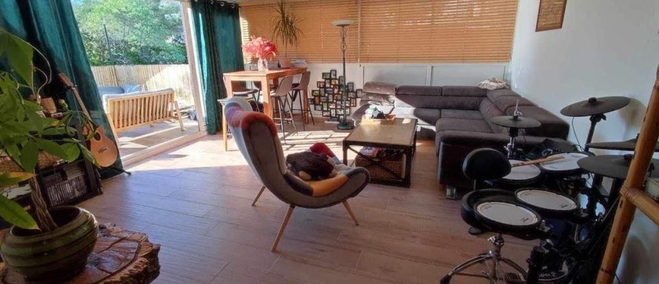 Apartment 2 rooms of 54 m² in LES ISSAMBRES (83380)