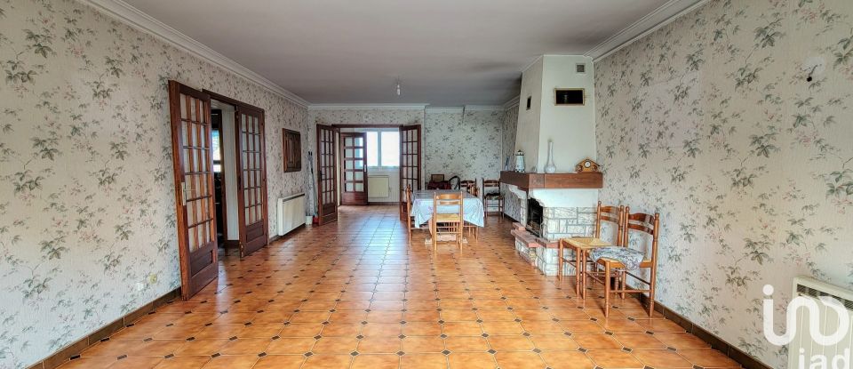 Maison traditionnelle 6 pièces de 140 m² à Morainvilliers (78630)