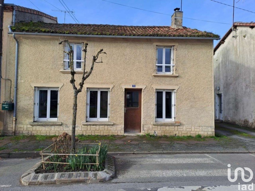 Maison 3 pièces de 83 m² à Reffannes (79420)