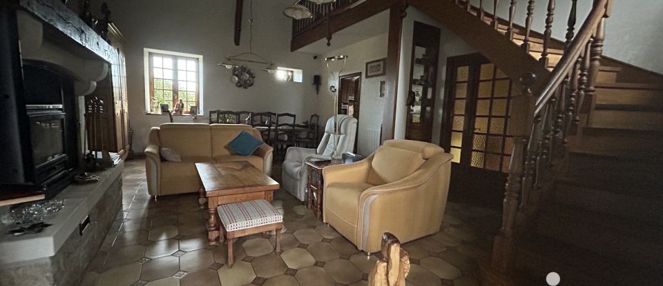 Maison traditionnelle 7 pièces de 194 m² à Cuzance (46600)