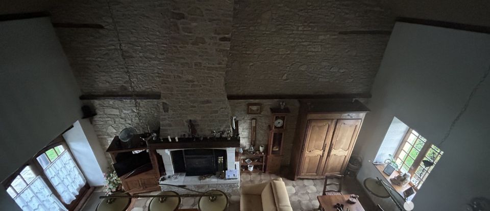 Maison traditionnelle 7 pièces de 194 m² à Cuzance (46600)