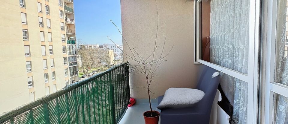 Apartment 3 rooms of 74 m² in Évry (91000)